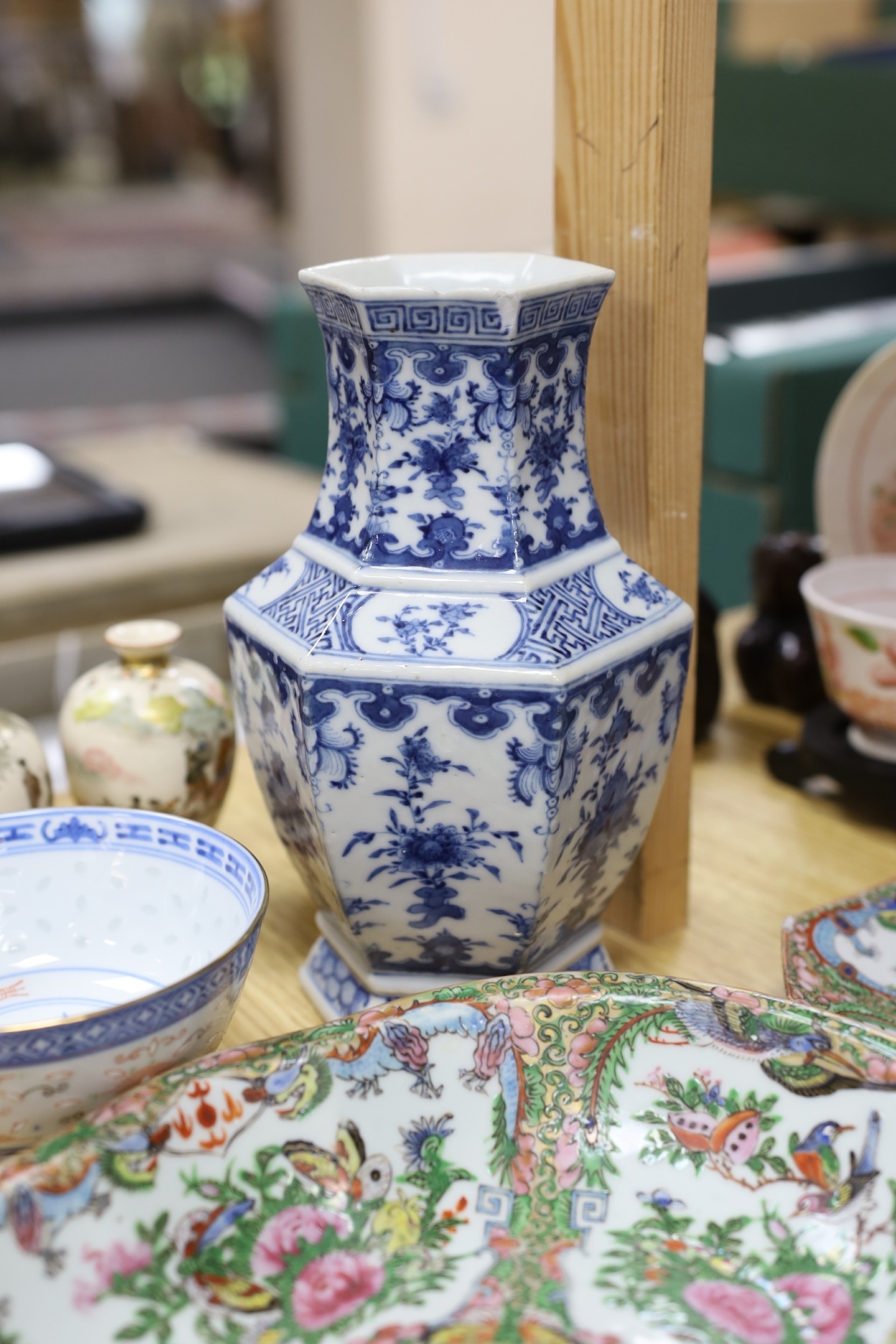 A group of Chinese and Japanese ceramics, 19th / 20th century